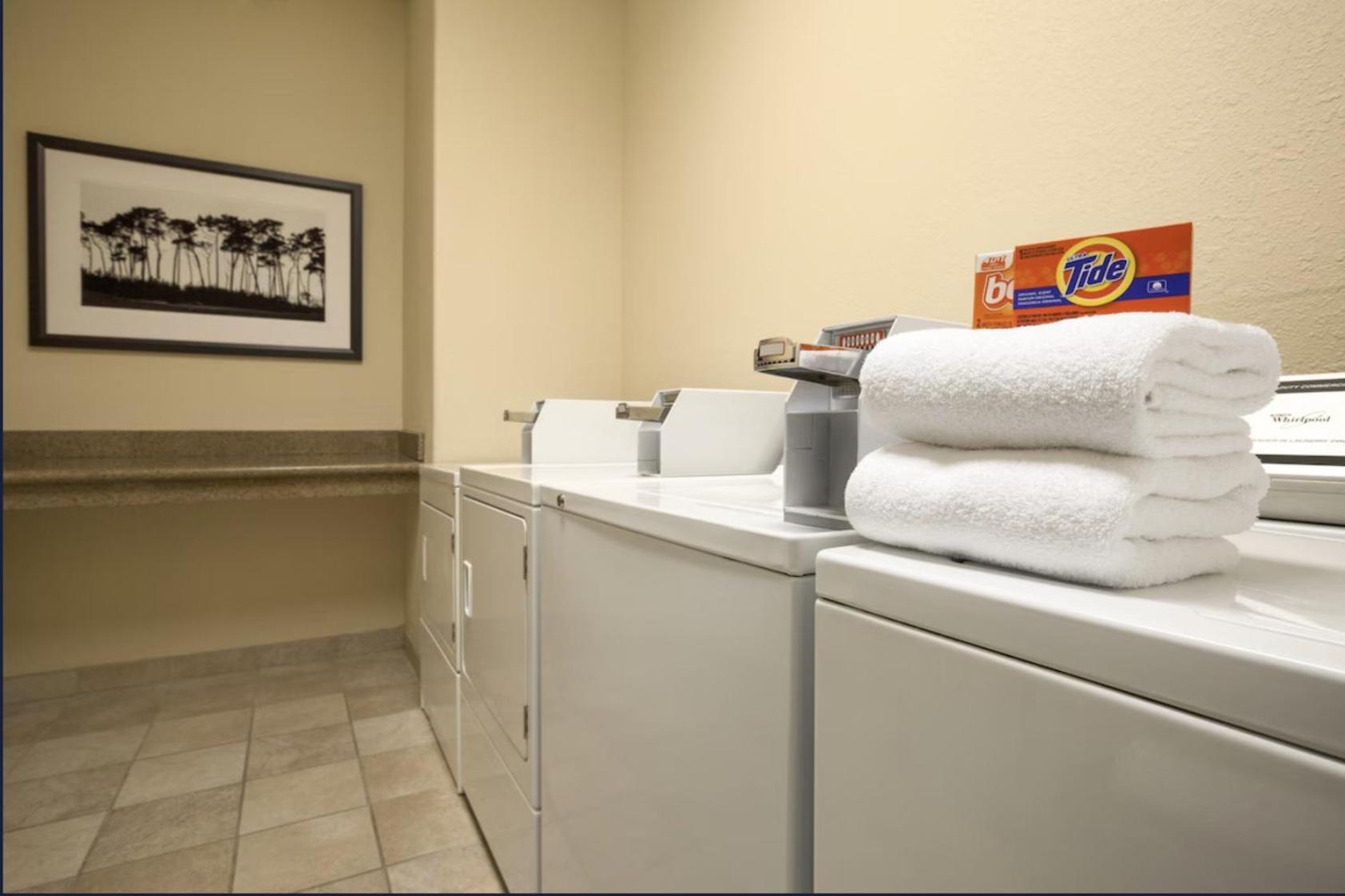 Harmony Inn & Suites Fort Dodge Exteriör bild